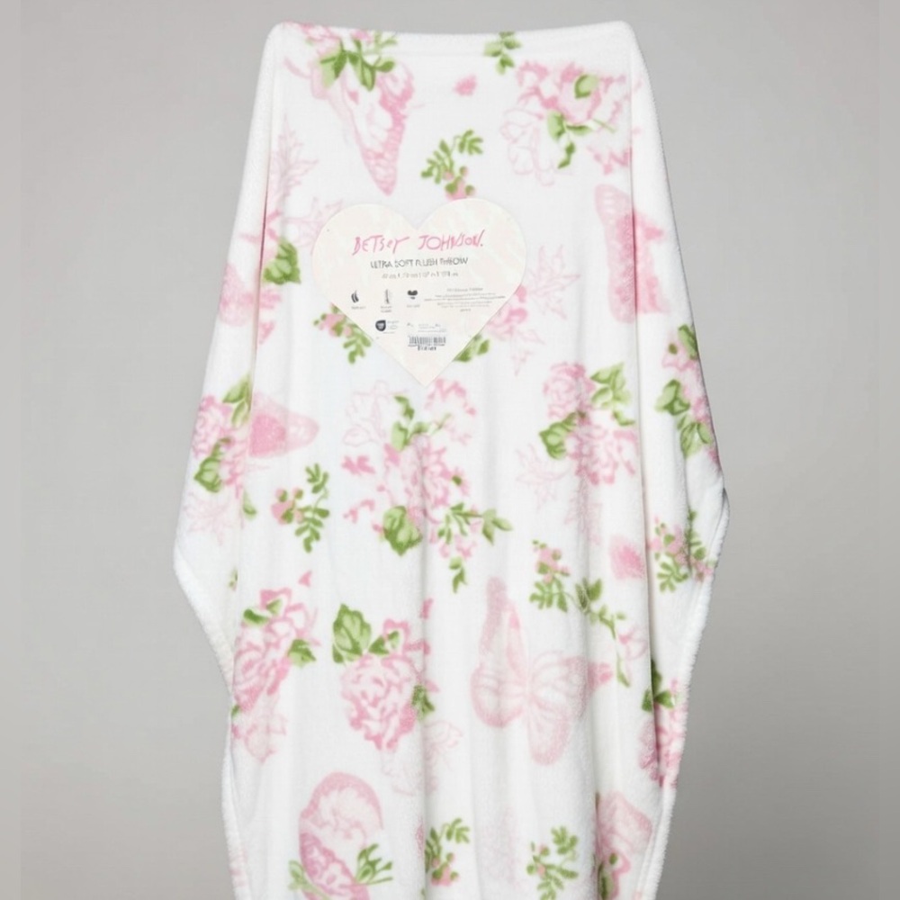 Betsy Johnson Ultra Soft Plush Throw Blanket